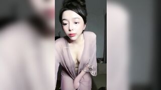 Naomi live nhảy sexy