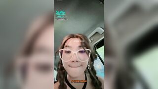 Live của RosababyVIP  thủ dâm trên taxi