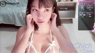 Rosababyvip trong một bộ bikini trắng tinh tươm show cặp vú to tròn thật hấp dẫn