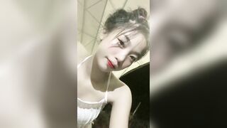 Mai Thị Loan show vú và bướm