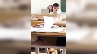 Cô giáo và học sinh kisss