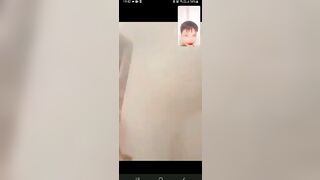 Vừa tắm vừa call video với ny