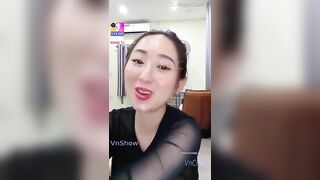 Mlive AiNgoc mặc đồ sexy uốn éo lắc đít livestream show hàng cực cuốn nè mấy chế