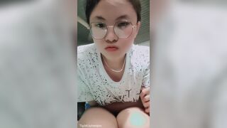 Hơi mũm mĩm xíu nhưng mặt khá xinh và ưa nhìn. Hihi