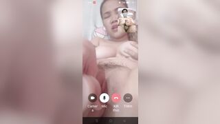 E người iu vừa chọt cu giả vừa call video cực nứng :))