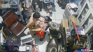 Hack camera vợ chồng Đồng Tháp hồn nhiên làm tình trong cửa hàng điện tử