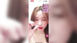 Lên honeycam vô tình bắt gặp con bạn thân call show kiếm tiền ăn tết