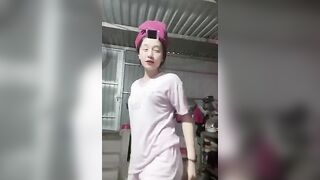 Em gái nhảy gạ địt