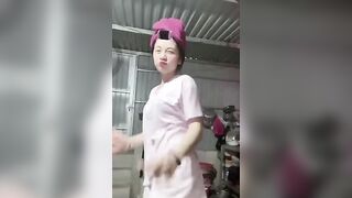 Em gái nhảy gạ địt