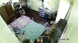 Bố Dượng Gắn Camera Quay Lén Phòng Con Gái Mới Lớn