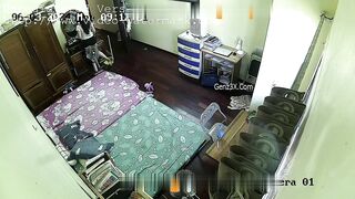 Bố Dượng Gắn Camera Quay Lén Phòng Con Gái Mới Lớn