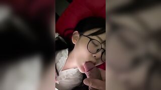 Vừa xem tiktok vừa bú cu