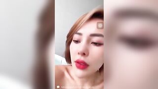 Ngân 98 lộ hàng trên live