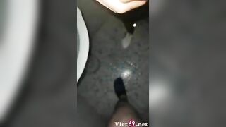 Lén lút với em trong wc